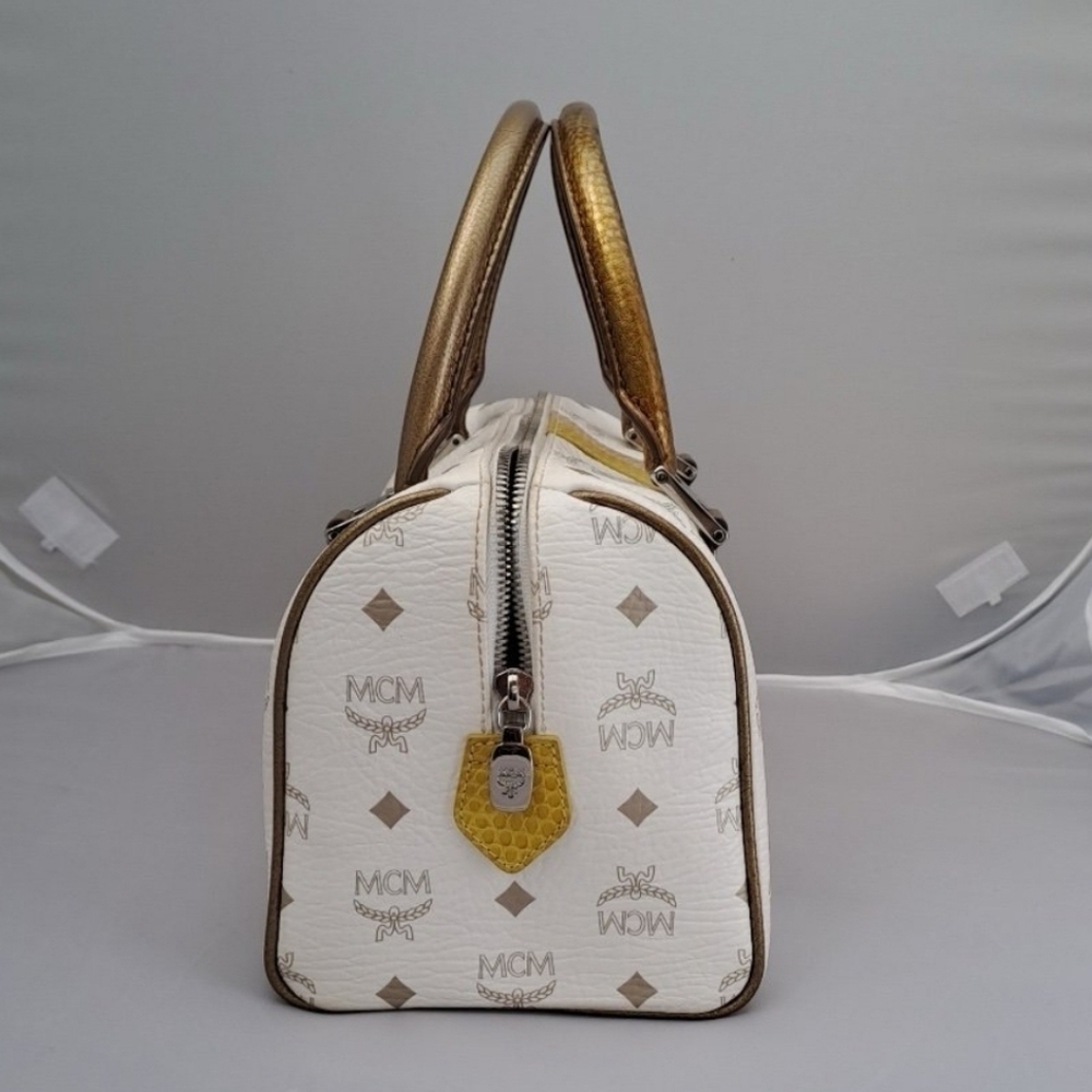 🩶▪️MCM▪️ white  Visetos Lion Princess Boston Bag ✨️🤍 - Picture 4 of 8